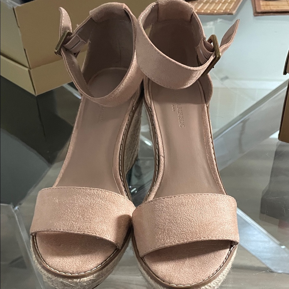 Elegant Banana Republic Pink Ankle Strap Wedge Sandals